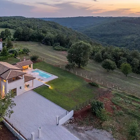 Beeindruckende Mit Panoramablick, Privatpool, Tischtennis, Tischfussball, Spielplatz, Babybett *