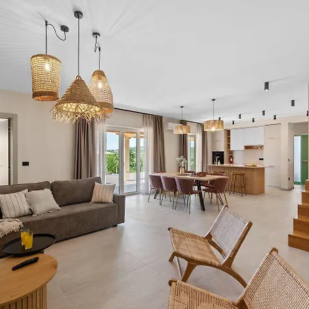 Beeindruckende Mit Panoramablick, Privatpool, Tischtennis, Tischfussball, Spielplatz, Babybett *