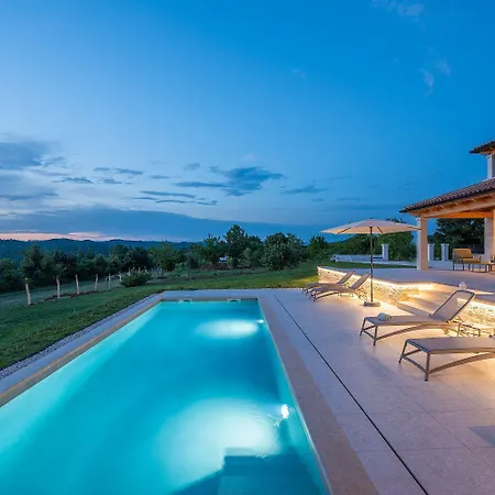 Beeindruckende Mit Panoramablick, Privatpool, Tischtennis, Tischfussball, Spielplatz, Babybett