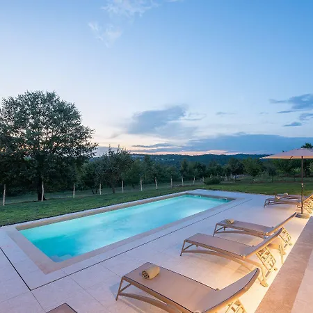Semesterbostad Beeindruckende Mit Panoramablick, Privatpool, Tischtennis, Tischfussball, Spielplatz, Babybett *