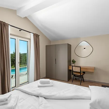 Semesterbostad Beeindruckende Mit Panoramablick, Privatpool, Tischtennis, Tischfussball, Spielplatz, Babybett Pazin