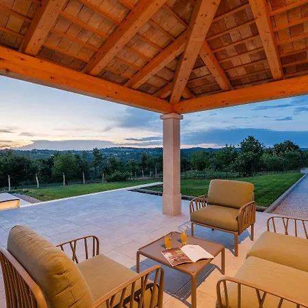 Beeindruckende Mit Panoramablick, Privatpool, Tischtennis, Tischfussball, Spielplatz, Babybett * Pazin