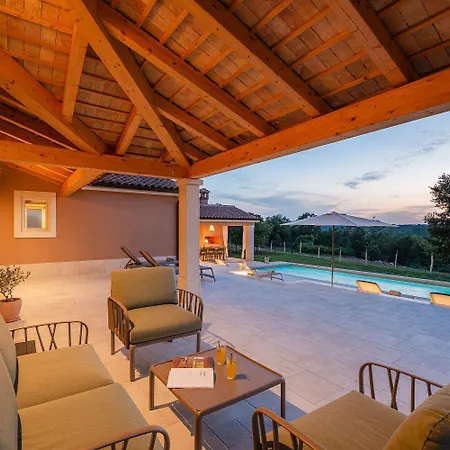 Beeindruckende Mit Panoramablick, Privatpool, Tischtennis, Tischfussball, Spielplatz, Babybett Semesterbostad
