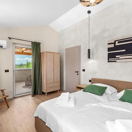 Semesterbostad Beeindruckende Mit Panoramablick, Privatpool, Tischtennis, Tischfussball, Spielplatz, Babybett Pazin