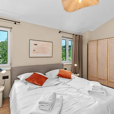 Beeindruckende Mit Panoramablick, Privatpool, Tischtennis, Tischfussball, Spielplatz, Babybett Semesterbostad
