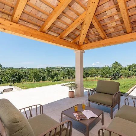 Beeindruckende Mit Panoramablick, Privatpool, Tischtennis, Tischfussball, Spielplatz, Babybett Pazin